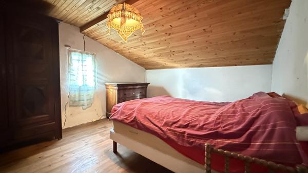 Villeneuve-les-Cerfs (63310) Maison de campagne familiale à rénover entièrement avec terrain et dépendances