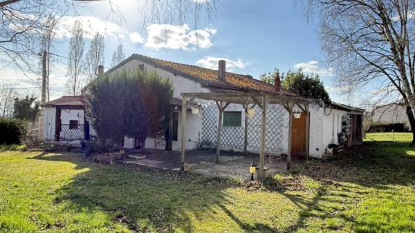 Villeneuve-les-Cerfs (63310) Maison de campagne familiale à rénover entièrement avec terrain et dépendances