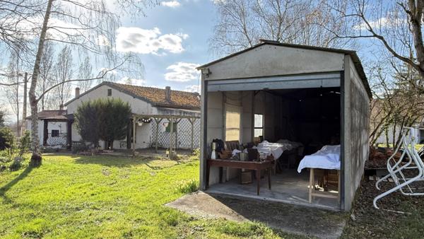Villeneuve-les-Cerfs (63310) Maison de campagne familiale à rénover entièrement avec terrain et dépendances