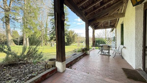 Villeneuve-les-Cerfs (63310) Maison de campagne familiale à rénover entièrement avec terrain et dépendances