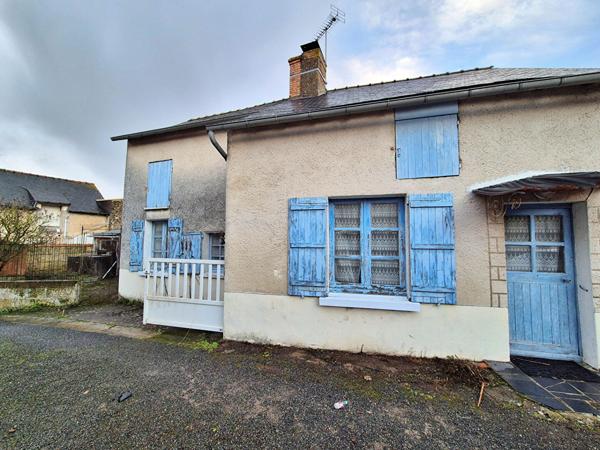 Maison entièrement à rénover avec garage, petit jardin , Terranjou