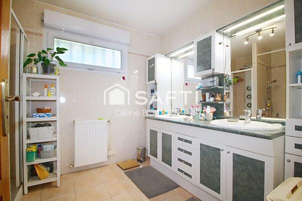 Maison de 131 m2 + piscine sur terrain de 4 450 m2