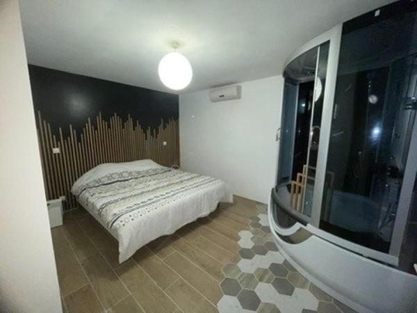 Maison 8 pièces, 4 chambres, dépendances 500 m², grand terrain