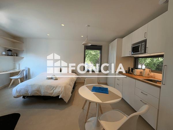 Location Studio meublé 24 m² - 13 RUE DE VAUTREUIL La Rochelle 17000