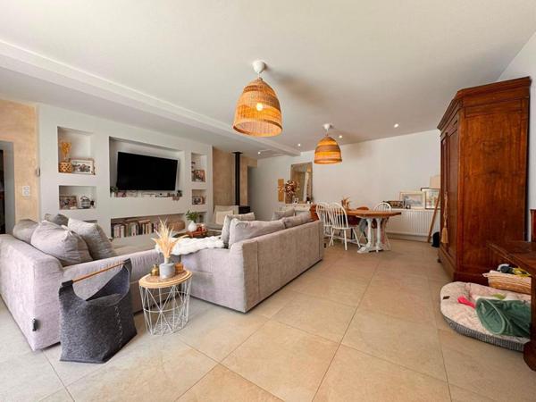 Maison familiale rénovée avec goût - 162 m² habitables sur un terrain de 1 916 m² - 4 chambres