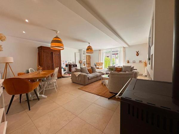 Maison familiale rénovée avec goût - 162 m² habitables sur un terrain de 1 916 m² - 4 chambres