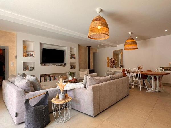 Maison familiale rénovée avec goût - 162 m² habitables sur un terrain de 1 916 m² - 4 chambres