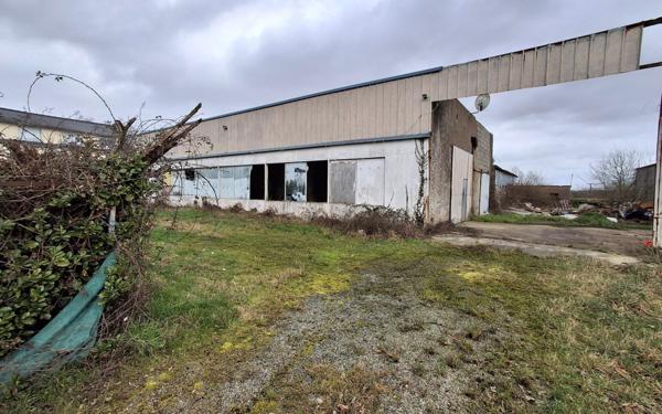 Stationnement à vendre    1 400 m2 Louisfert