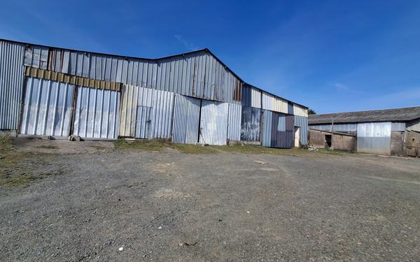Stationnement à vendre    1 400 m2 Louisfert