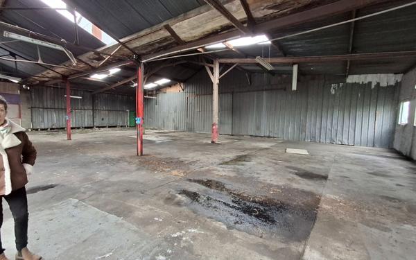 Stationnement à vendre    1 400 m2 Louisfert