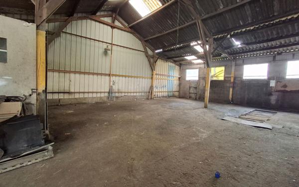 Stationnement à vendre    1 400 m2 Louisfert