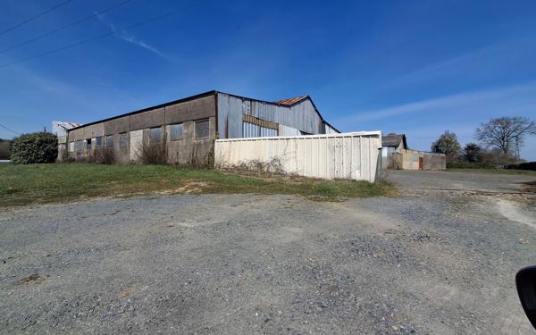 Stationnement à vendre    1 400 m2 Louisfert