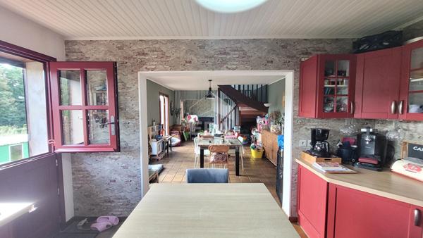 Charmante longère rénovée avec vue dégagée et dépendance