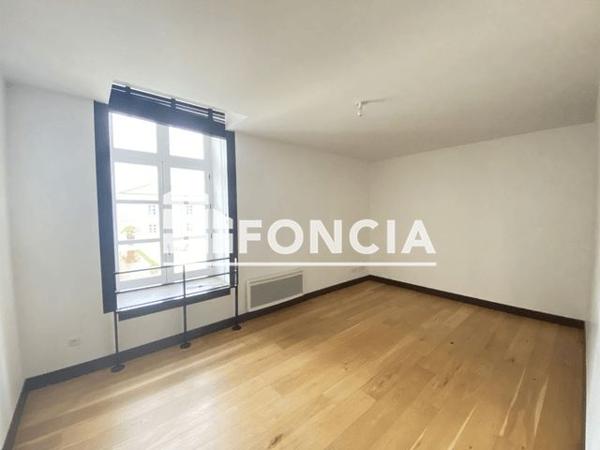 Location Appartement 2 pièces 44.7 m² - 16 RUE BAZEILLES Rochefort 17300