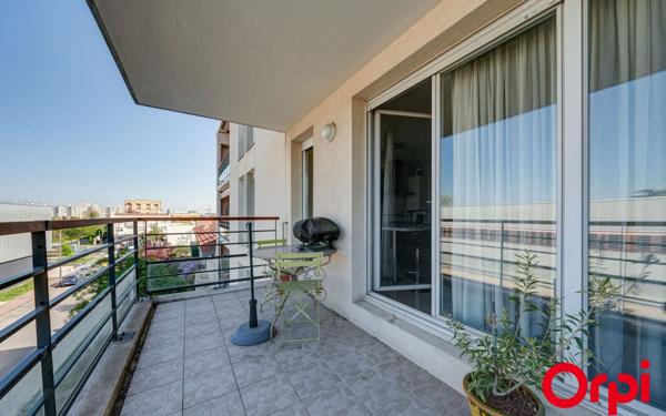 Appartement à vendre    3 pièces • 65,61 m2 Vénissieux