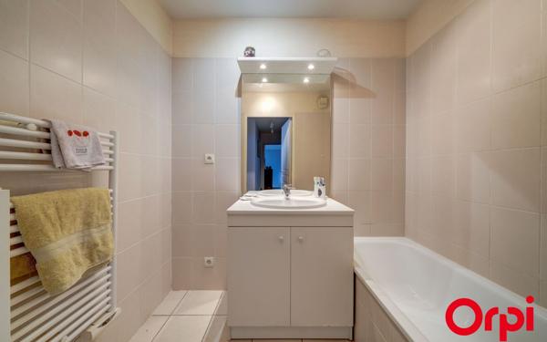 Appartement à vendre    3 pièces • 65,61 m2 Vénissieux