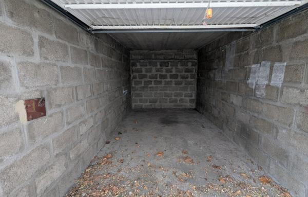 Garage 14 m2 en rez-de-chaussée copropriété sécurisée
