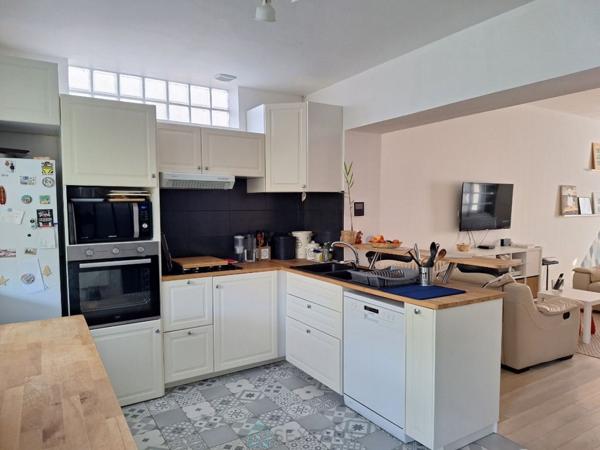 MAISON AVEC GRAND POTENTIEL !