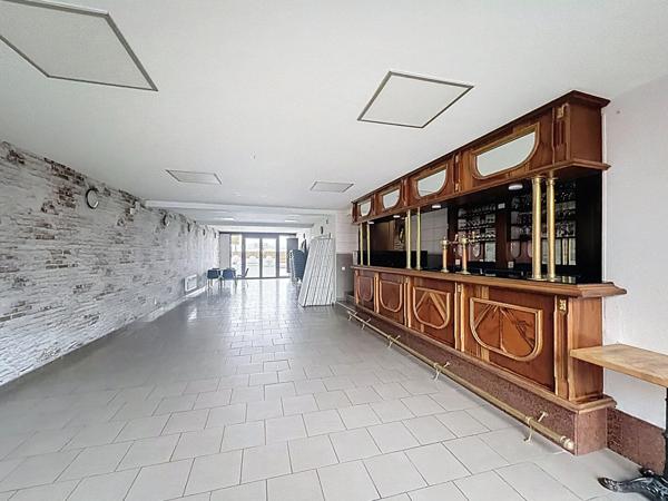 Ensemble immobilier à Rosendael rare avec Licence IV, logement, hangar et places de parking , fort potentiel de transformation