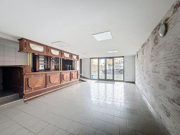 Ensemble immobilier à Rosendael rare avec Licence IV, logement, hangar et places de parking , fort potentiel de transformation