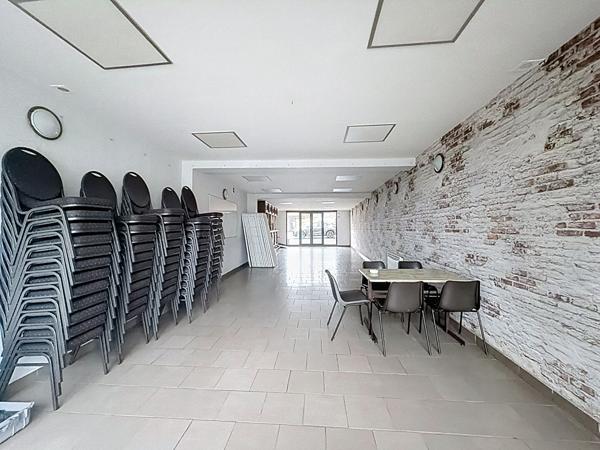 Ensemble immobilier à Rosendael rare avec Licence IV, logement, hangar et places de parking , fort potentiel de transformation