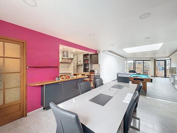 Ensemble immobilier à Rosendael rare avec Licence IV, logement, hangar et places de parking , fort potentiel de transformation
