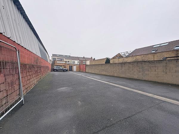 Ensemble immobilier à Rosendael rare avec Licence IV, logement, hangar et places de parking , fort potentiel de transformation