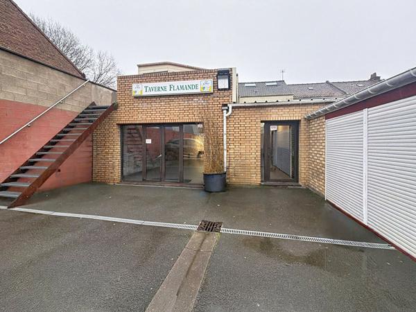Ensemble immobilier à Rosendael rare avec Licence IV, logement, hangar et places de parking , fort potentiel de transformation
