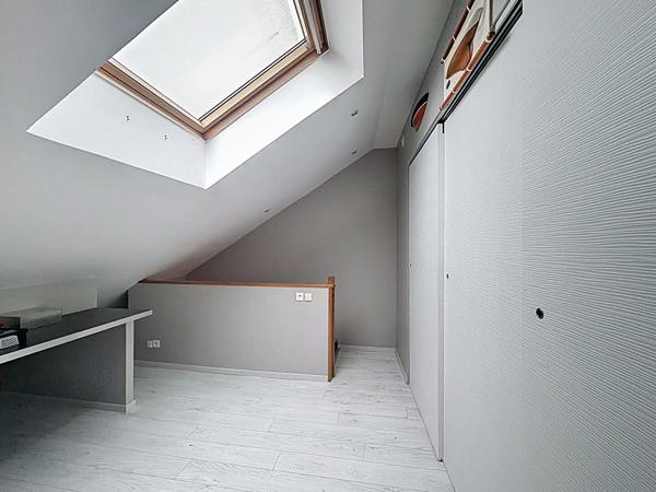 Ensemble immobilier à Rosendael rare avec Licence IV, logement, hangar et places de parking , fort potentiel de transformation