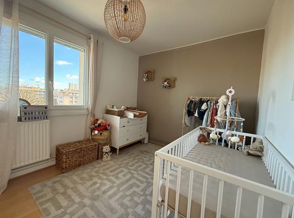 Appartement 3 pièces avec balcon au Centre de Tassin la Demi Lune