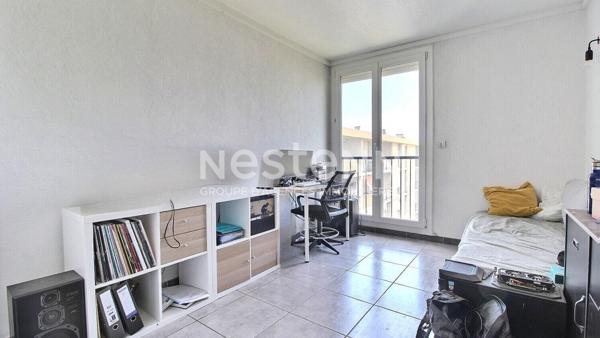 Marignane - À vendre : Appartement T3/4 à Marignane avec une cave et une place de stationnement