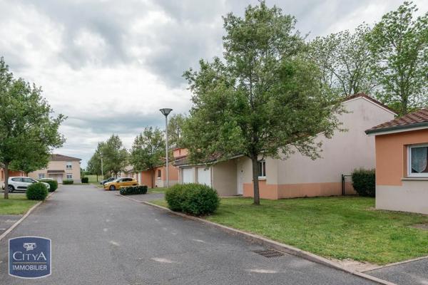 Maison à louer 4 pièces 78.6m² Vendat (03110)