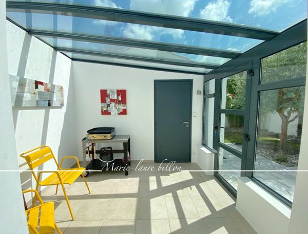 Maison à vendre 5 pièces LA GARNACHE (85), maison de ville 4 chambres, jardinet et garage