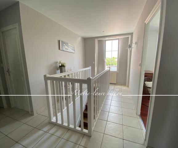 Maison à vendre 5 pièces LA GARNACHE (85), maison de ville 4 chambres, jardinet et garage