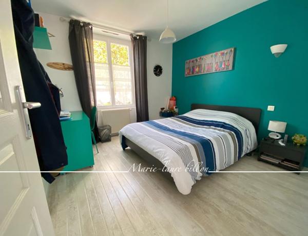 Maison à vendre 5 pièces LA GARNACHE (85), maison de ville 4 chambres, jardinet et garage