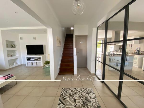 Maison à vendre 5 pièces LA GARNACHE (85), maison de ville 4 chambres, jardinet et garage