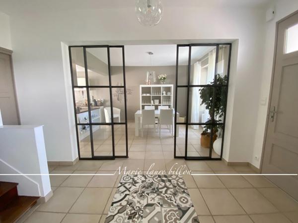 Maison à vendre 5 pièces LA GARNACHE (85), maison de ville 4 chambres, jardinet et garage