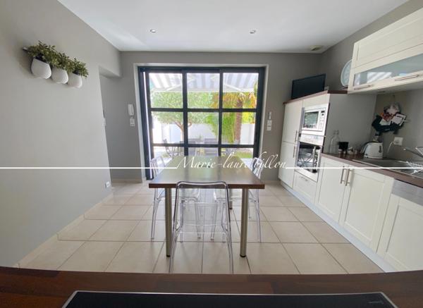 Maison à vendre 5 pièces LA GARNACHE (85), maison de ville 4 chambres, jardinet et garage