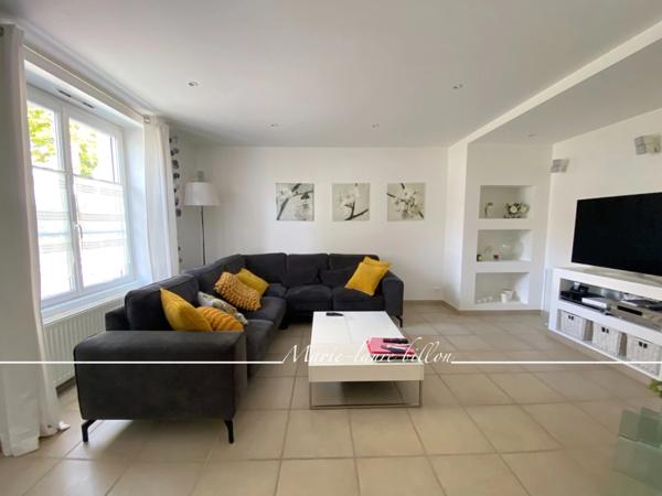 Maison à vendre 5 pièces LA GARNACHE (85), maison de ville 4 chambres, jardinet et garage