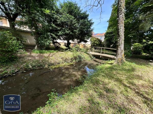 Maison à louer 4 pièces 119.9m² Gond-Pontouvre (16160)