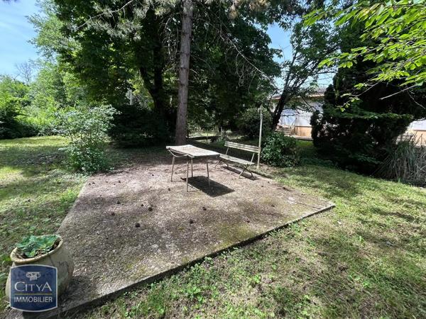 Maison à louer 4 pièces 119.9m² Gond-Pontouvre (16160)