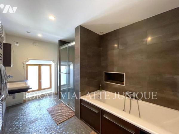 Maison avec jardin en plein centre-ville