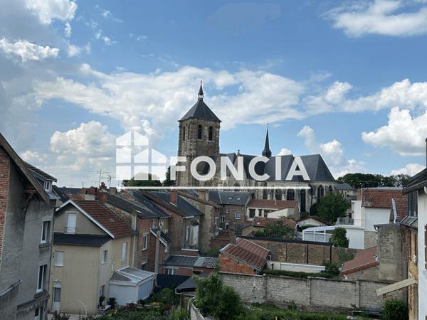 Location Appartement 2 pièces 62.57 m² - 17/19 PLACE HELENE CYMINSKI Rethel 08300