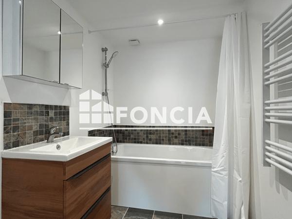 Location Appartement 2 pièces 62.57 m² - 17/19 PLACE HELENE CYMINSKI Rethel 08300