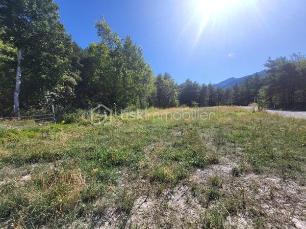 Terrains plats et viabilisés à seulement 5 minutes du lac de Serre-Ponçon !
Vous rêvez de construire votre maison dans un beau cadre naturel avec une superbe vue sur les montagnes ?
Découvrez cette opportunité composée de 8 terrains à bâtir plats et viabilisés, avec des superficies à partir de 500 m² et des prix à partir de 98 000 €.
Des terrains prêts à accueillir votre projet de construction, dans un environnement privilégié entre montagnes et proximité du lac.
✨ Les points forts :
Terrains plats
Terrains viabilisés
Superbe vue sur les montagnes
À seulement 5 minutes du lac de Serre-Ponçon
Un cadre agréable pour concrétiser votre projet
Votre interlocutrice pour l’ensemble des 8 lots, je vous accompagne dans la découverte des disponibilités et dans le choix du terrain adapté à votre projet.
📞 Contactez-nous directement pour connaître les superficies, les prix et les lots actuellement disponibles