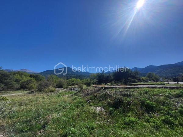 Terrains plats et viabilisés à seulement 5 minutes du lac de Serre-Ponçon !
Vous rêvez de construire votre maison dans un beau cadre naturel avec une superbe vue sur les montagnes ?
Découvrez cette opportunité composée de 8 terrains à bâtir plats et viabilisés, avec des superficies à partir de 500 m² et des prix à partir de 98 000 €.
Des terrains prêts à accueillir votre projet de construction, dans un environnement privilégié entre montagnes et proximité du lac.
✨ Les points forts :
Terrains plats
Terrains viabilisés
Superbe vue sur les montagnes
À seulement 5 minutes du lac de Serre-Ponçon
Un cadre agréable pour concrétiser votre projet
Votre interlocutrice pour l’ensemble des 8 lots, je vous accompagne dans la découverte des disponibilités et dans le choix du terrain adapté à votre projet.
📞 Contactez-nous directement pour connaître les superficies, les prix et les lots actuellement disponibles