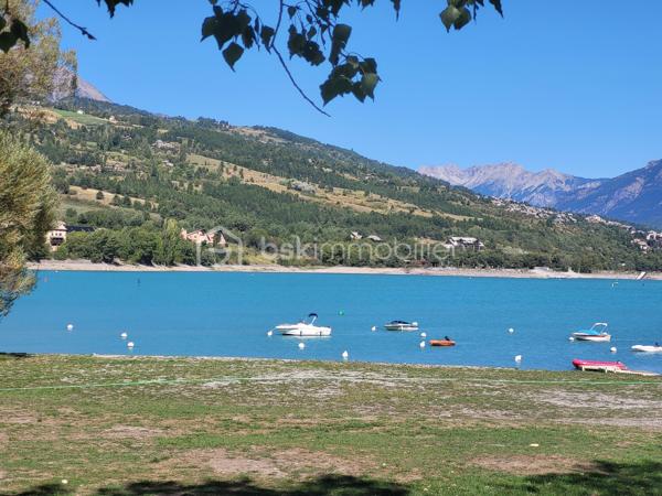 Terrains plats et viabilisés à seulement 5 minutes du lac de Serre-Ponçon !
Vous rêvez de construire votre maison dans un beau cadre naturel avec une superbe vue sur les montagnes ?
Découvrez cette opportunité composée de 8 terrains à bâtir plats et viabilisés, avec des superficies à partir de 500 m² et des prix à partir de 98 000 €.
Des terrains prêts à accueillir votre projet de construction, dans un environnement privilégié entre montagnes et proximité du lac.
✨ Les points forts :
Terrains plats
Terrains viabilisés
Superbe vue sur les montagnes
À seulement 5 minutes du lac de Serre-Ponçon
Un cadre agréable pour concrétiser votre projet
Votre interlocutrice pour l’ensemble des 8 lots, je vous accompagne dans la découverte des disponibilités et dans le choix du terrain adapté à votre projet.
📞 Contactez-nous directement pour connaître les superficies, les prix et les lots actuellement disponibles