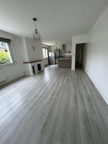 Appartement
                                                                                                                                                                                                                                                                                                                        4 pièce(s)                                                                                                                                                                                                          3 chambre(s)                                                                                                                                                                                                          93  m²
