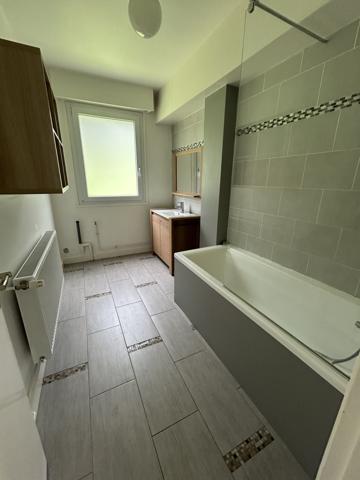 Appartement
                                                                                                                                                                                                                                                                                                                        4 pièce(s)                                                                                                                                                                                                          3 chambre(s)                                                                                                                                                                                                          93  m²