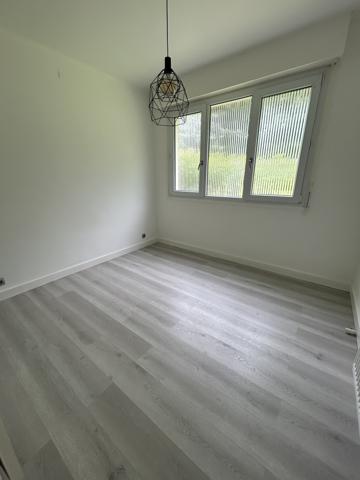 Appartement
                                                                                                                                                                                                                                                                                                                        4 pièce(s)                                                                                                                                                                                                          3 chambre(s)                                                                                                                                                                                                          93  m²